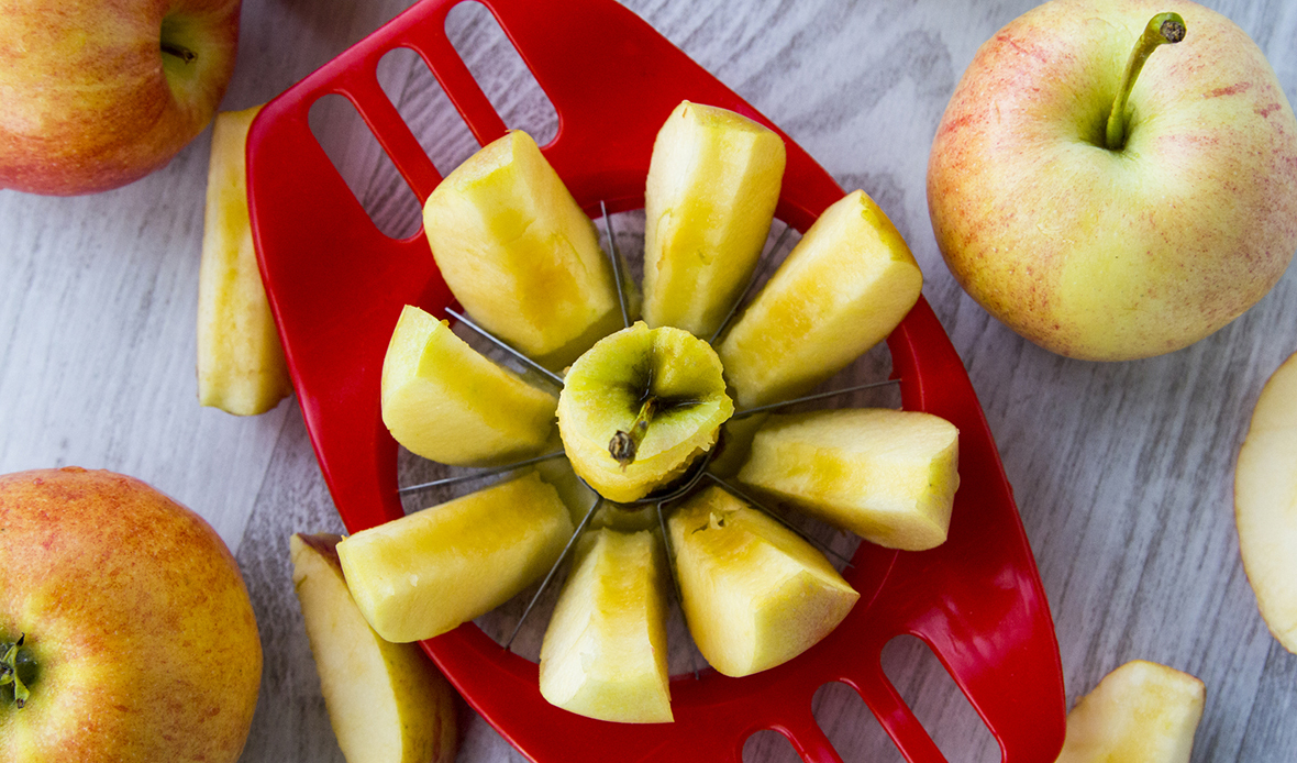 sliced apples